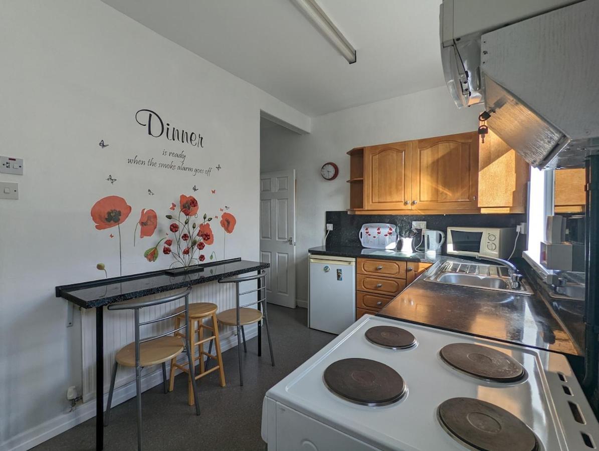 Moon Holiday Townhouse Free Parkingprivate Gardenブラックプール エクステリア 写真